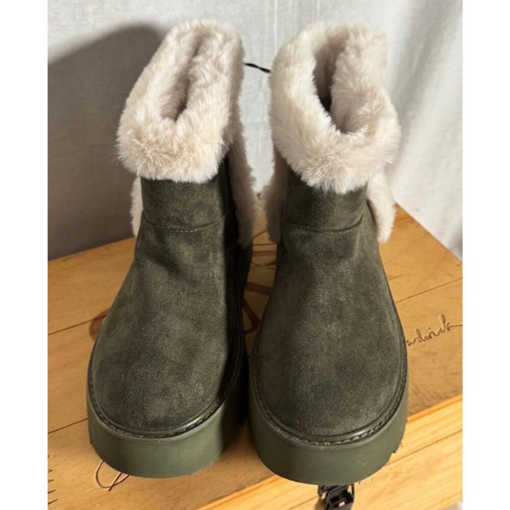 Time and Tru Faux Fur Faux Suede Platform Boots NWT Women’s Size 7 Olive Green